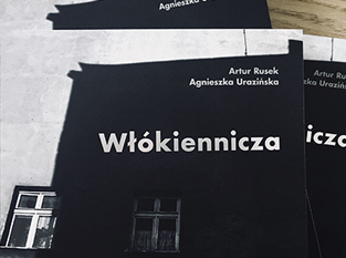 Read more about the article Spotkanie z Agnieszką Urazińską oraz Arturem Ruskiem, autorami albumu „Włókiennicza”.